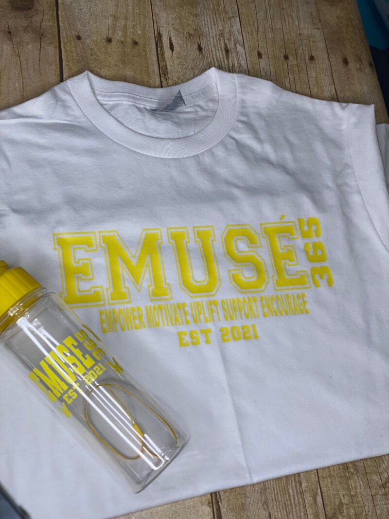 "Emusé365" t-shirtwith Water Bottle
